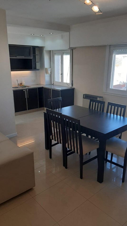 Departamento 2 ambientes a la calle
