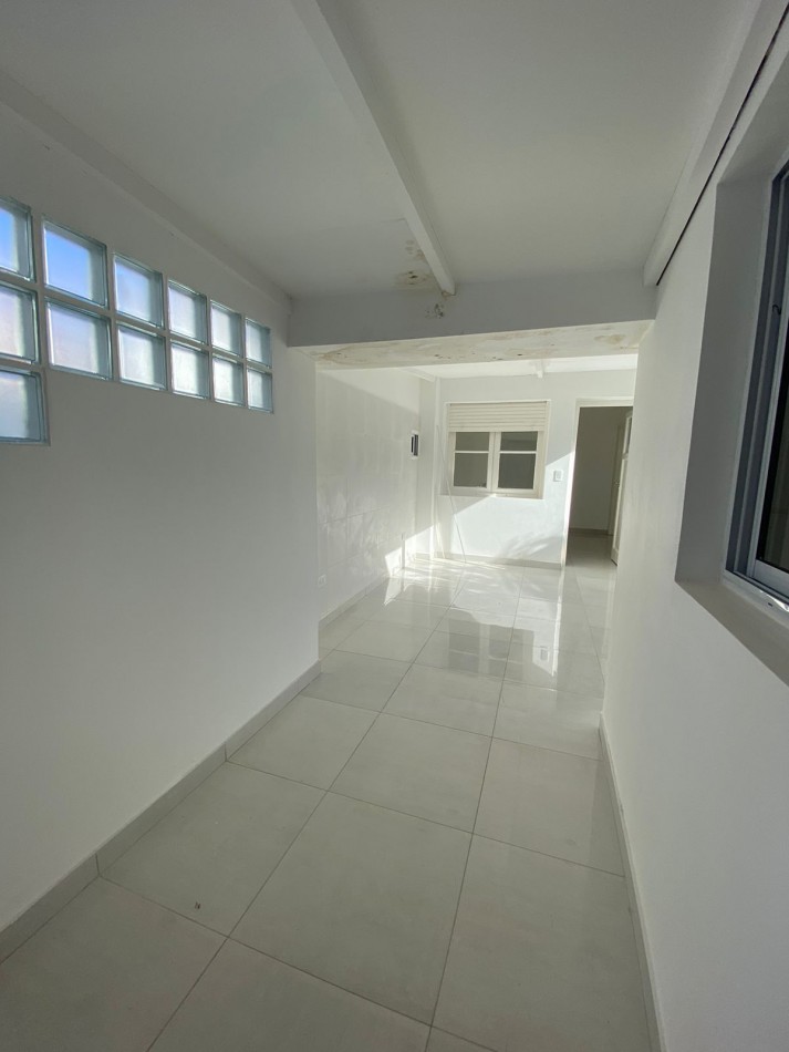 VENTA DE CASA 4 AMBIENTES CON DOS DPTOS DE DOS AMBIENTES CADA UNO.