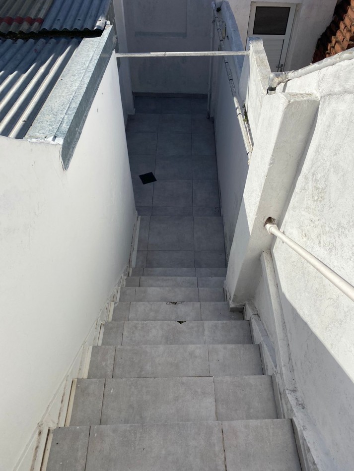 VENTA DE CASA 4 AMBIENTES CON DOS DPTOS DE DOS AMBIENTES CADA UNO.
